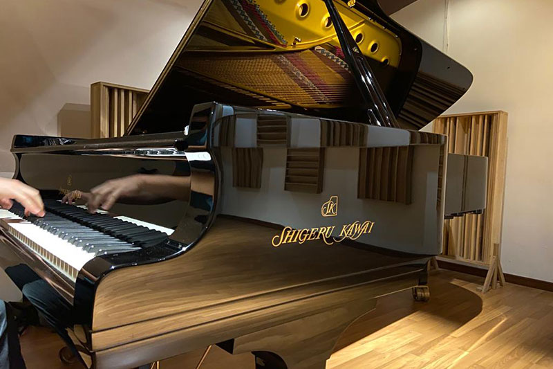 deciso fine violins's concert space