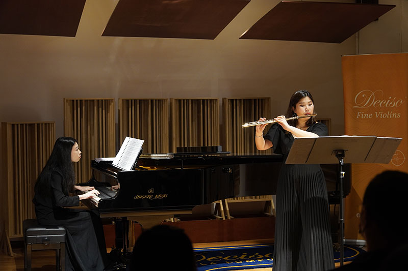 deciso fine violins's concert space